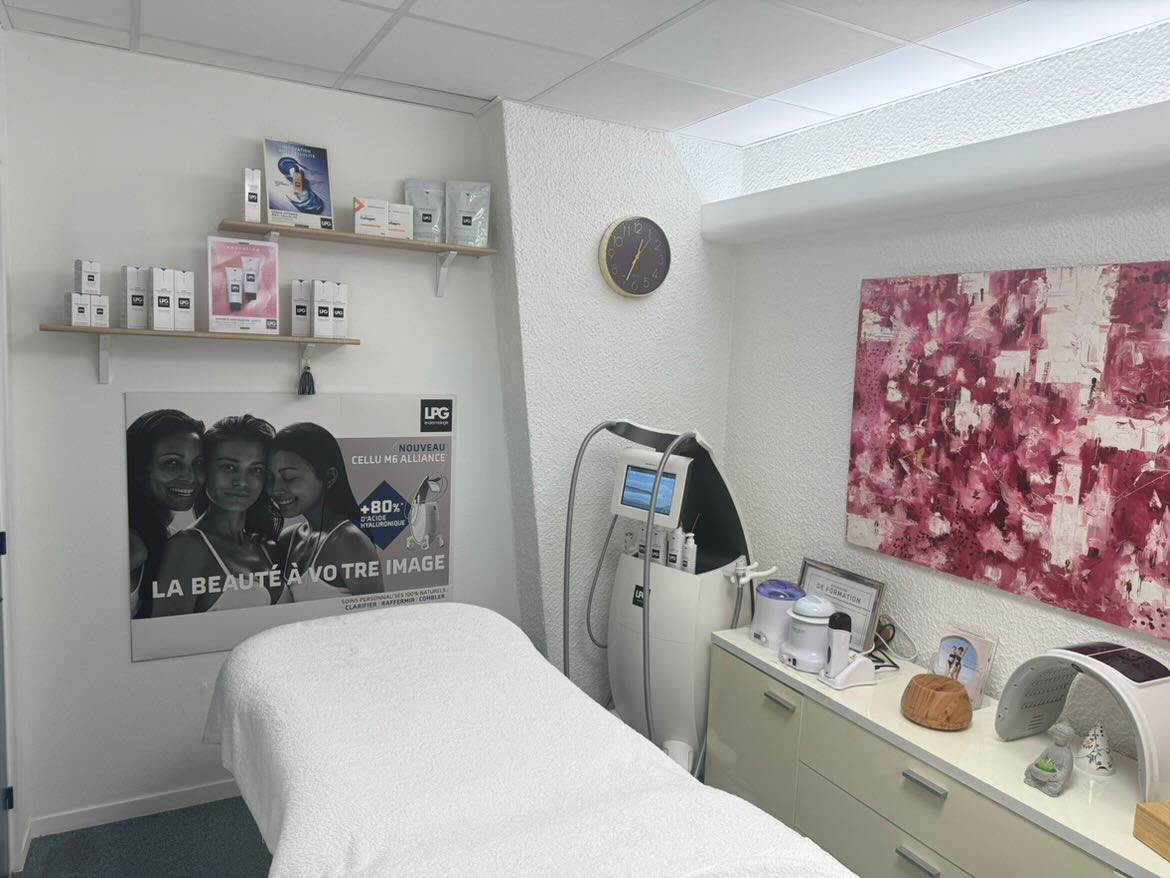 Cabine lumineuse préparée pour un soin Kireim